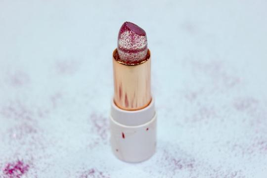 Oh Flossy Natural Sparkle Lipstick